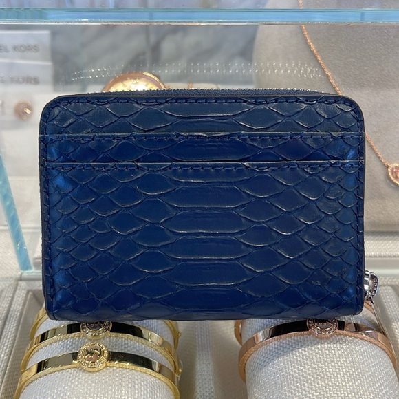 Michael Kors Women Medium Zip Around Card Case Coin Pouch Wallet Navy 
NWT - Picture 14 of 16